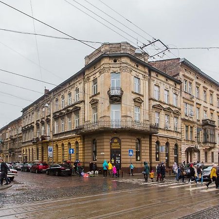 Baker'S Street Vandrarhem Lviv Exteriör bild