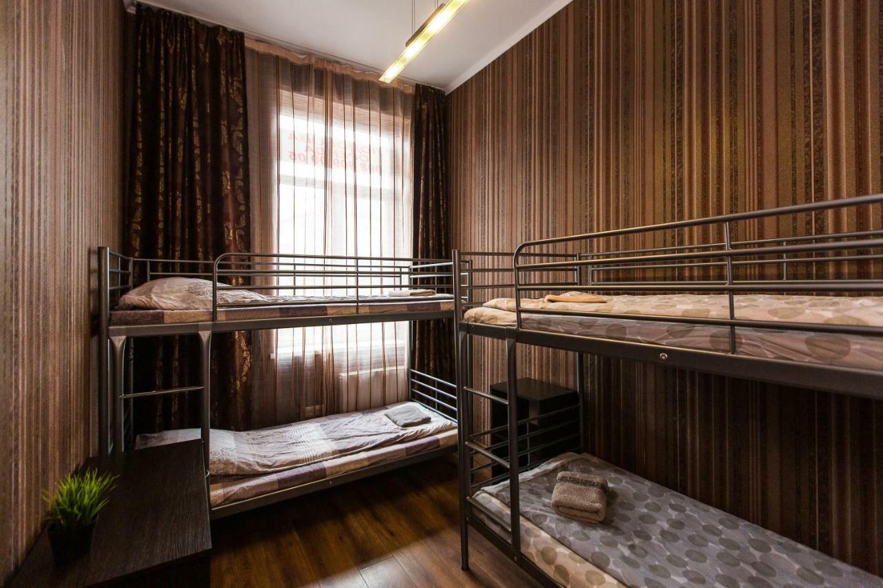 Baker'S Street Vandrarhem Lviv Exteriör bild