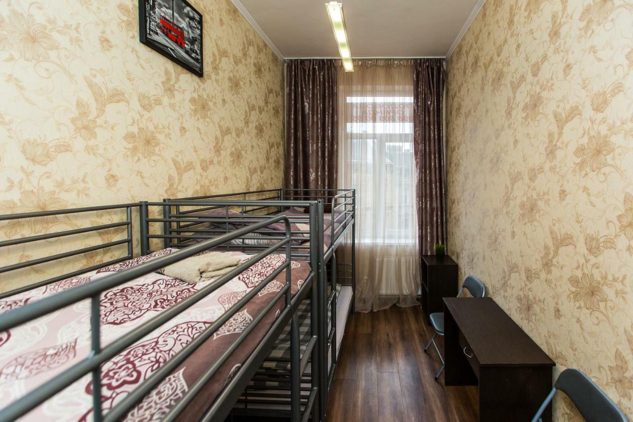 Baker'S Street Vandrarhem Lviv Exteriör bild