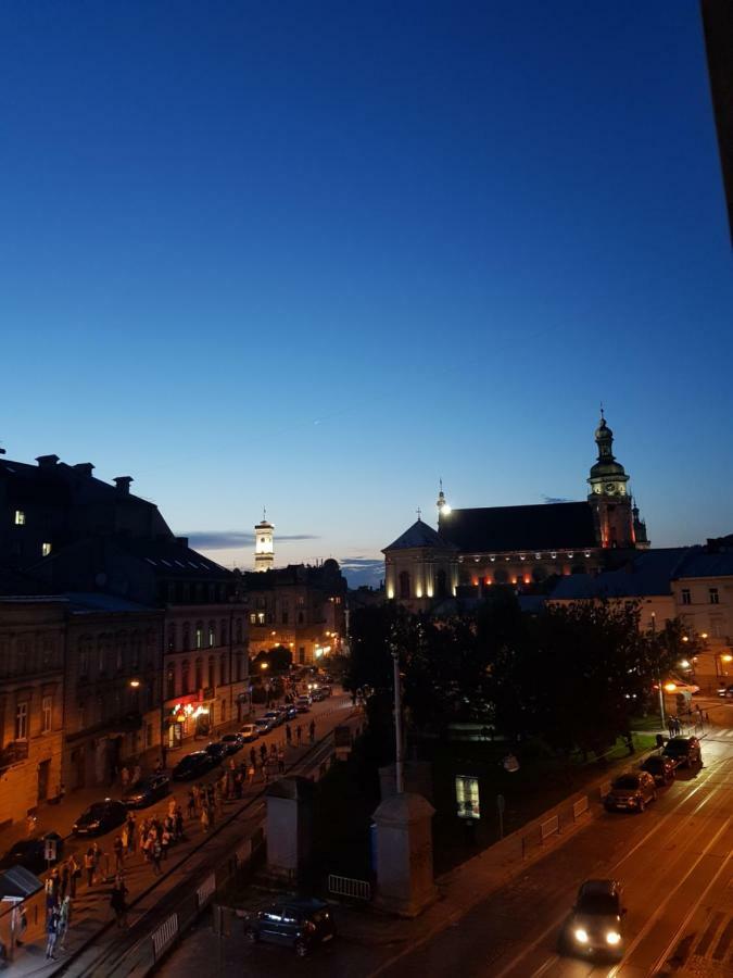 Baker'S Street Vandrarhem Lviv Exteriör bild